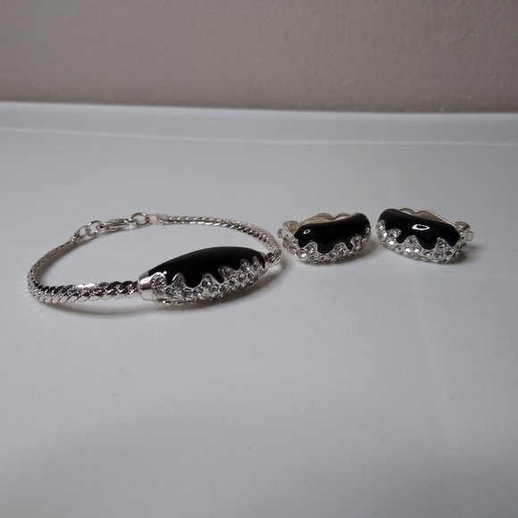 Decorative Matching Bracelet And Clip On Earring Set - Picture 1 of 16